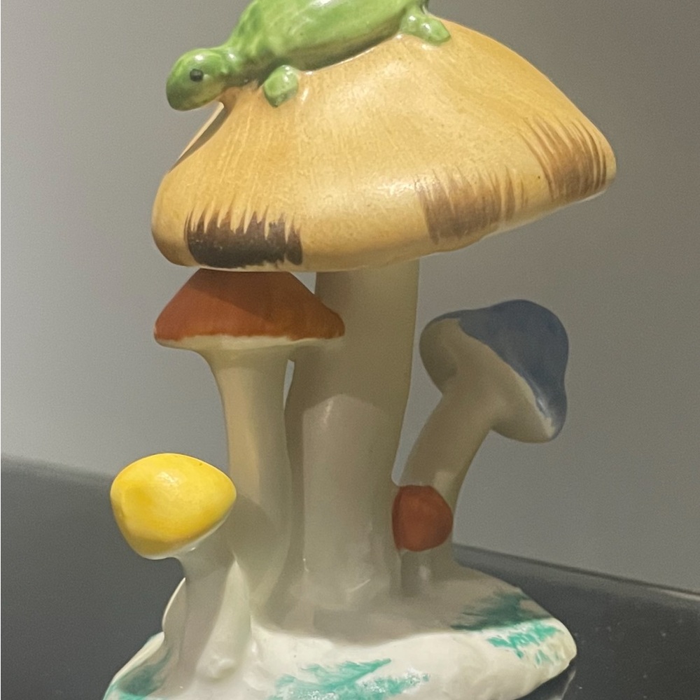 Lefton Ceramic Mushroom Figurine with Turtle